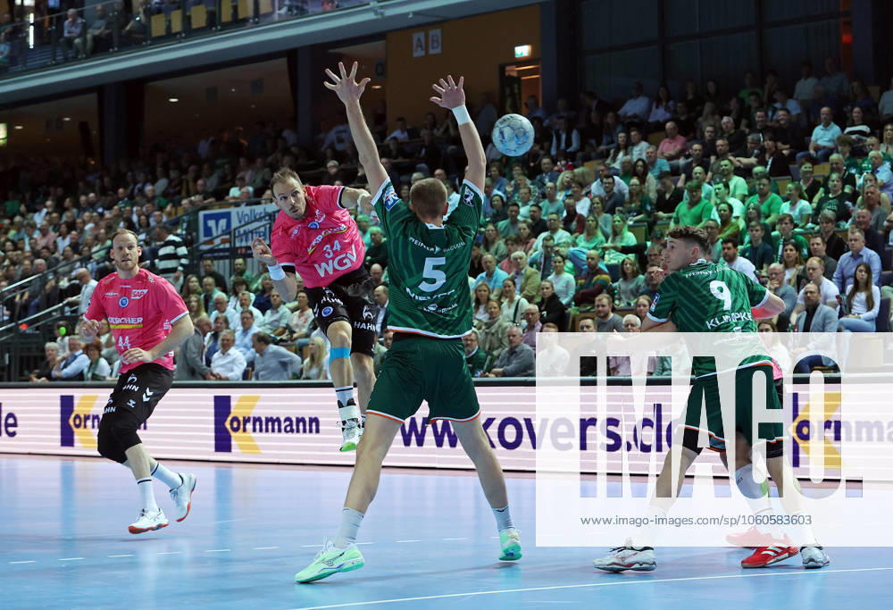 Handball DAIKIN Handball Bundesliga, HSG Wetzlar TVB Stuttgart v l Lenny Rubin TVB Stuttgart , Kai Häfner TVB Stuttgart , Rasmus Meyer Ejlersen HSG Wetzlar , Ole Klimpke HSG Wetzlar Wetzlar Buderus Arena Hessen Germany EN