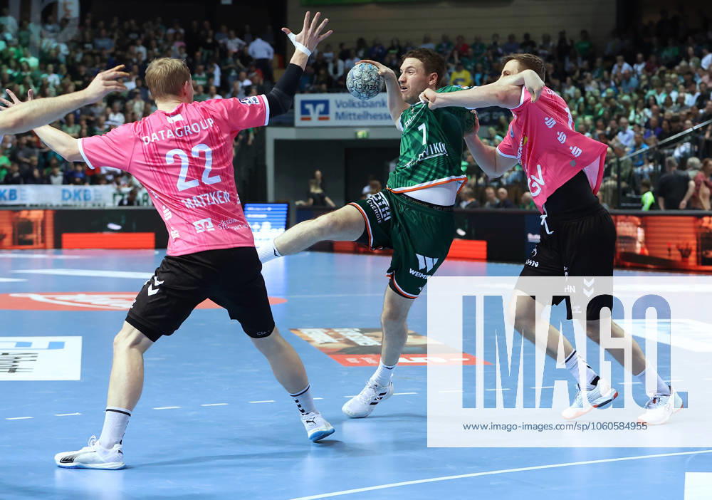 Handball DAIKIN Handball Bundesliga, HSG Wetzlar TVB Stuttgart v l Torben Matzken TVB Stuttgart , Dominik Mappes HSG Wetzlar , Samuel Röthlisberger TVB Stuttgart Wetzlar Buderus Arena Hessen Germany EN