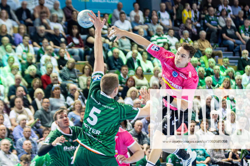 Achilleas Toskas TVB Stuttgart, 13 on jump shot against Rasmus Meyer Ejlersen HSG Wetzlar, 05 GER, HSG Wetzlar vs TVB Stuttgart Stuttgart, Handball, 1 Bundesliga Men, 25 Matchday, Season 2024 2025, 04 04 2025 GER, HSG Wetzlar vs TVB Stuttgart, Handball, 1 Bundesliga Men, 25 Matchday, Season 2024 2025, 04 04 2025 Wertzlar