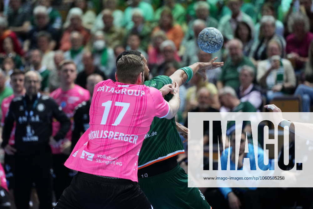 Wetzlar, Germany, April 4th 2025: Philipp Ahouansou ( 19 Wetzlar ) Samuel Roethlisberger ( 17 Stuttgart ) during the Daikin Handball-Bundesliga between HSG Wetzlar and TVB 1898 Stuttgart at Buderus Arena Wetzlar. (Julia Kneissl SPP)