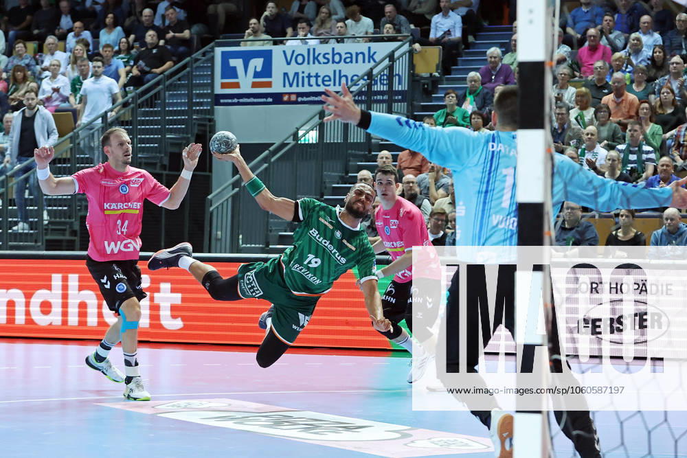 Handball DAIKIN Handball Bundesliga, HSG Wetzlar TVB Stuttgart v l Kai Häfner TVB Stuttgart , Philipp Ahouansou HSG Wetzlar , Daniel Fernandez TVB Stuttgart , Miljan Vujovic TVB Stuttgart Wetzlar Buderus Arena Hessen Germany EN