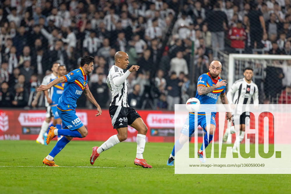 Besiktas v Goztepe - Ziraat Turkish Cup - Quarter Final Joao Mario from Besiktas controls the ball during the match between Besiktas and Goztepe at the the quarter final of Turkish Cup. The match took place at Tupras Stadium on April 3, 2025 Istanbul Istanbul Turkey