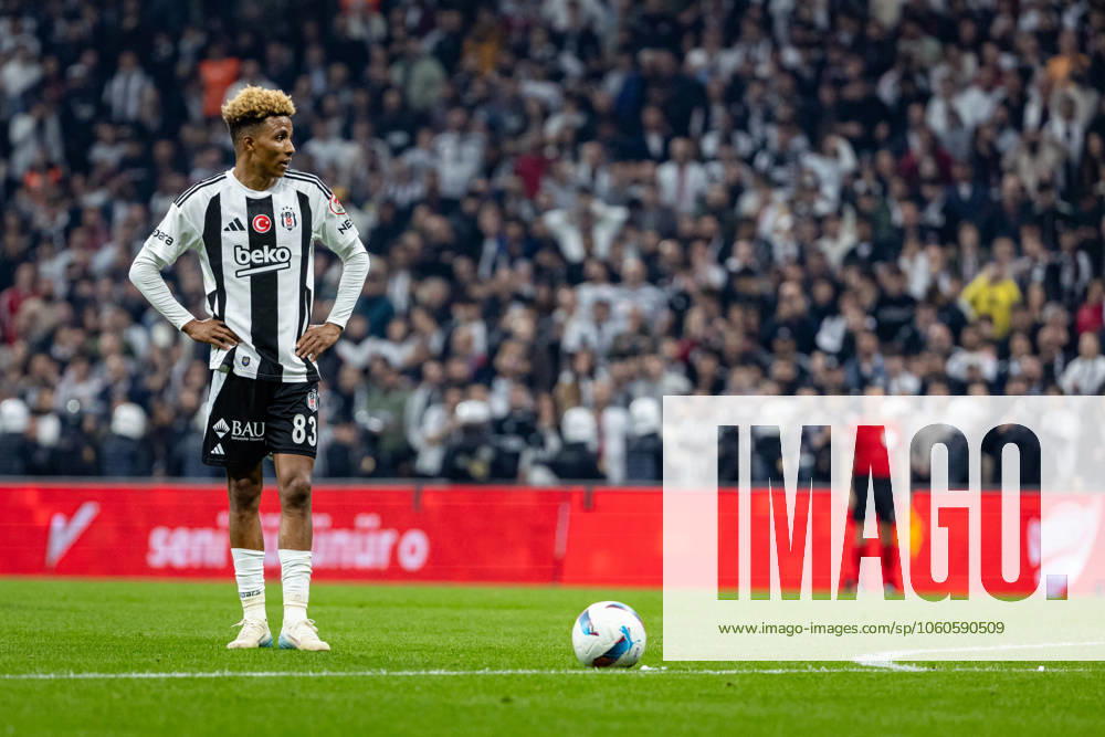 Besiktas v Goztepe - Ziraat Turkish Cup - Quarter Final Gedson Carvalho Fernandes from Besiktas waits for the fre kick during the match between Besiktas and Goztepe at the the quarter final of Turkish Cup. The match took place at Tupras Stadium on April 3, 2025 Istanbul Istanbul Turkey