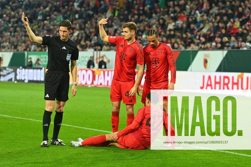 Jamal MUSIALA Bayern Muenchen , injured,Injury Josip STANISIC Bayern Muenchen ,Leroy SANE Bayern Muenchen ,Referee Dr Matthias MOELLENBECK, Soccer 1 Bundesliga season 2024 2025, 28 Matchday, Matchday28 FC Augsburg FC Bayern Muenchen 1 3 on 04 04 2025 , WWK Arena Augsburg
