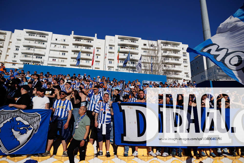 Fans of FC Porto seen during Liga Portugal game between teams of GD Estoril Praia and FC Porto at Estadio Antonio Coimbra da Mota (Maciej Rogowski) Estoril Estadio Antonio Coimbra da Mota Portugal