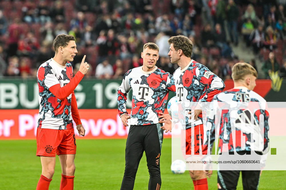 GER, 1 FBL, FC Augsburg vs FC Bayern Munich 04 04 2025, WWK Arena, Augsburg, GER, 1 FBL, FC Augsburg vs FC Bayern Munich, in the picture Leon Goretzka Bayern Muenchen, 8 , Thomas Müller Mueller Bayern Muenchen, 25 nordphotoxGmbHx xHafner nph00200