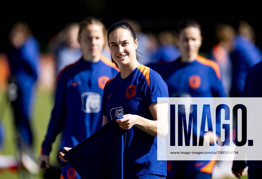 ZEIST - Caitlin Dijkstra during a training session of the Dutch soccer players ahead of the Nations League match against Austria. ANP KOEN VAN WEEL ANPxSportx IVx 523923128 originalFilename: 523923128