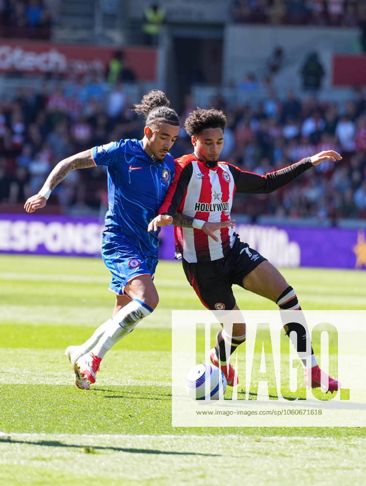 Brentford v Chelsea, Premier League, Football, Gtech Community Stadium, Brentford London, UK - 06 Apr 2025 Malo Gusto of Chelsea and Kevin Schade of Brentford Brentford Gtech Community Stadium London GBR, UK NEWSPAPERS OUT