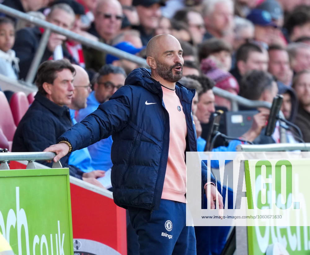 Brentford v Chelsea, Premier League, Football, Gtech Community Stadium, Brentford London, UK - 06 Apr 2025 Enzo Maresca manager of Chelsea Brentford Gtech Community Stadium London GBR, UK NEWSPAPERS OUT