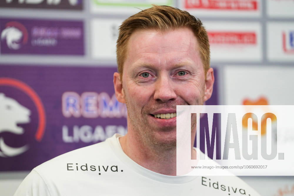 Eliteserien in handball 24 25 Halden Elverum Halden 20250406 Elverums coach Borge Lund at halftime during the mens handball Elite Series between Halden and Elverum in Halden Arena Photo Javad Parsa NTB Halden Norway RESTRICTED USE FOR BETTING COMPANIES