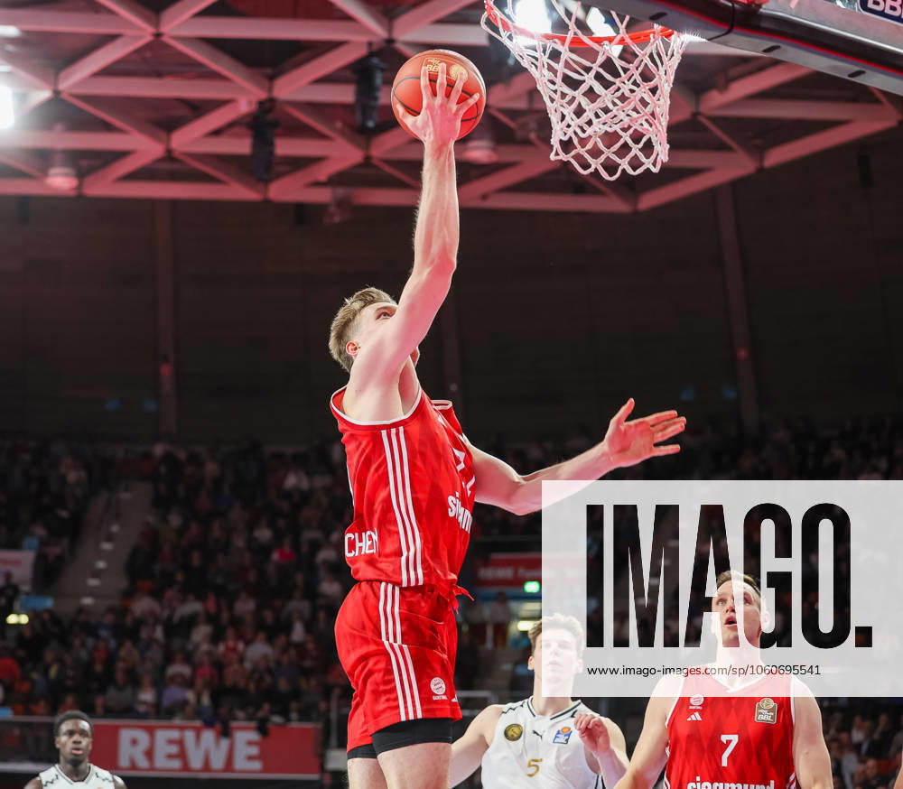 Justuz Hollatz FC Bayern Basketball, 21 with ball at the basket, GER, FC Bayern Muenchen vs Basketball Loewen Braunschweig, Basketball, easycredit Basketball Bundesliga, BBL, 27 Matchday, Season 2024 2025, 06 04 2025, GER, FC Bayern Muenchen vs Basketball Loewen Braunschweig, Basketball, easycredit Basketball Bundesliga, BBL, 27 Matchday, Season 2024 2025, 06 04 2025 Muenchen