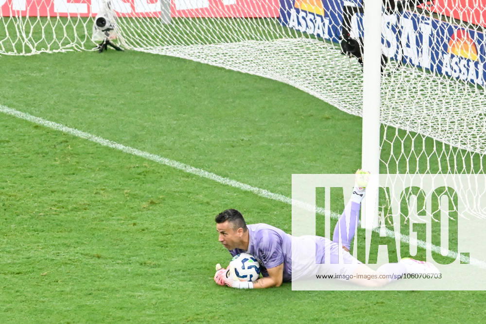 Fluminense x RedBull Bragantino RIO DE JANEIRO, RJ - 06.04.2025: FLUMINENSE X REDBULL BRAGANTINO - Goalkeeper Fábio during Fluminense x RedBull Bragantino held at Maracanã Stadium, for the 2nd round of the 2025 Brazilian Championship, on Sunday afternoon (06), in Rio de Janeiro, RJ. (Photo: Celso Pupo Fotoarena) x2717531x CelsoxPupo