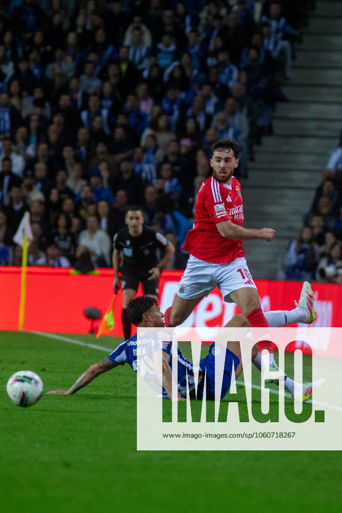 FC Porto v Lisboa e Benfica - Liga Portugal Betclic Kokcu plays during the match of the 28th round of the 2024 25 Liga Portugal between FC Porto and SL Benfica at Estadio do Dragao in Porto, Portugal, on April 6, 2025. Porto Portugal