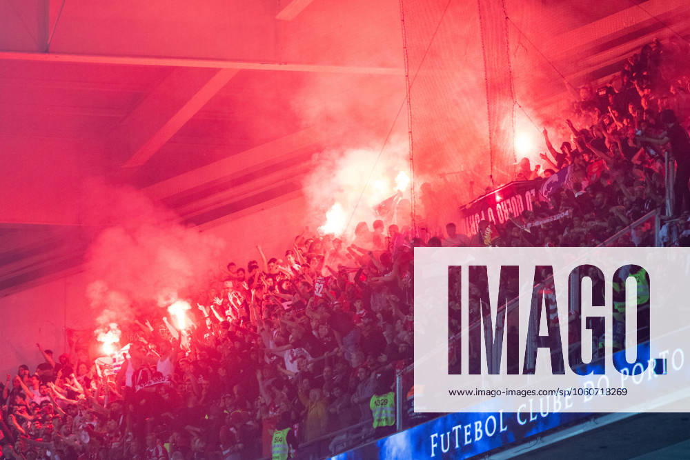 FC Porto v Lisboa e Benfica - Liga Portugal Betclic Benfica fans attend the match of the 28th round of the 2024 25 Liga Portugal between FC Porto and SL Benfica at Estadio do Dragao in Porto, Portugal, on April 6, 2025. Porto Portugal