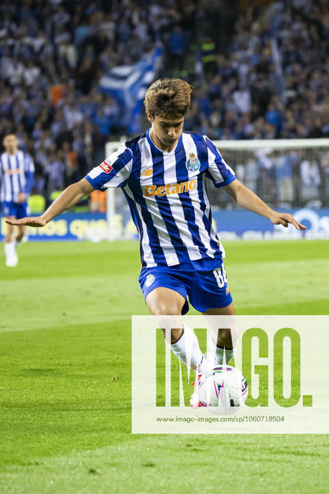 FC Porto v Lisboa e Benfica - Liga Portugal Betclic Rodrigo Mora of FC Porto plays in the Portuguese Primeira Liga soccer match between FC Porto and SL Benfica at Estadio do Dragao in Porto, Portugal, on April 6, 2025 PORTO Portugal