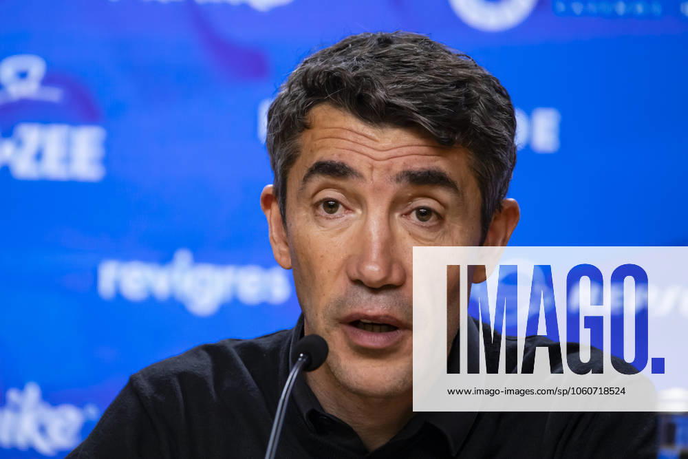 FC Porto v Lisboa e Benfica - Liga Portugal Betclic Bruno Lages, coach of SL Benfica, gives a press conference, PK, Pressekonferenz at the Estadio do Dragao after the match against FC Porto in Porto, Portugal, on April 6, 2025. PORTO Portugal