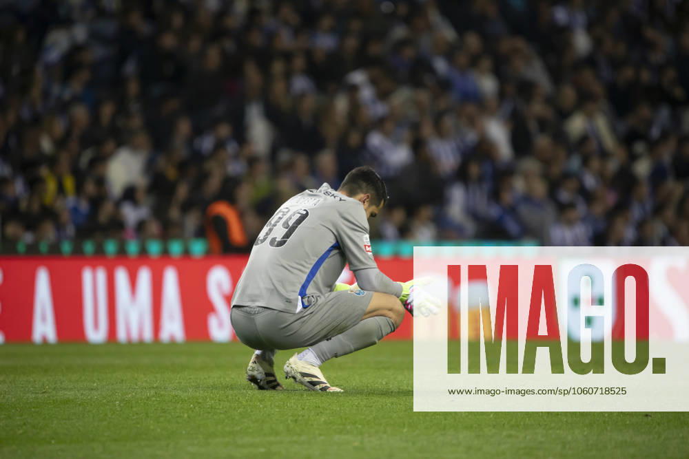 FC Porto v Lisboa e Benfica - Liga Portugal Betclic Diogo Costa of FC Porto reacts during the Portuguese Primeira Liga soccer match between FC Porto and SL Benfica at Estadio do Dragao in Porto, Portugal, on April 6, 2025 PORTO Portugal