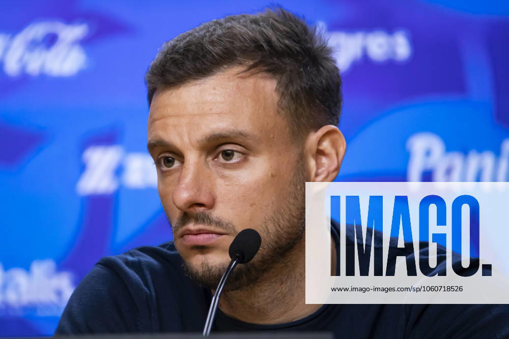 FC Porto v Lisboa e Benfica - Liga Portugal Betclic FC Porto coach Martin Anselmi gives a press conference, PK, Pressekonferenz at the Estadio do Dragao after the match against SL Benfica in Porto, Portugal, on April 6, 2025. PORTO Portugal