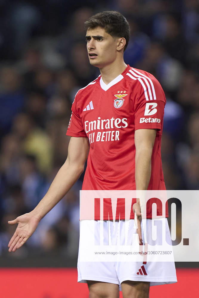 FC Porto v Lisboa e Benfica - Liga Portugal Betclic Antonio Silva of SL Benfica reacts during the Liga Portugal Betclic match between FC Porto and SL Benfica at Estadio Do Dragao in Porto, Portugal, on April 6, 2025. Porto Porto Portugal