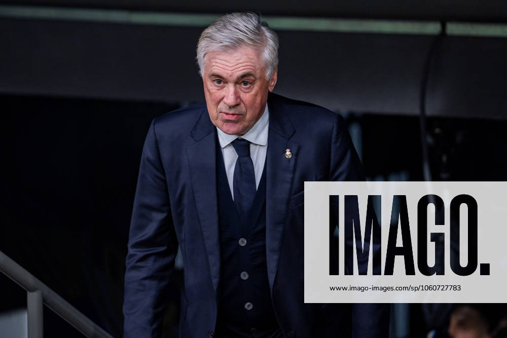 Real Madrid CF and Valencia CF - La Liga EA Sports 2024 25 Carlo Ancelotti, head coach of Real Madrid CF, gets into the field during the La Liga EA Sports 2024 25 football match between Real Madrid CF and Valencia CF at Estadio Santiago Bernabeu on April 05, 2025 in Madrid, Spain. Madrid Estadio Santiago Bernabeu Madrid Spain