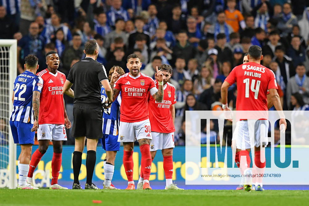 6th April 2025; Porto, Portugal: Dragao Stadium, Primeira Liga 2024 2025, FC Porto versus SL Benfica; Nicolas Otamendi of SL Benfica complains to the Referee Joao Pinheiro ActionPlus12772272 DanielxCastro Content restricted for UK based newspaper