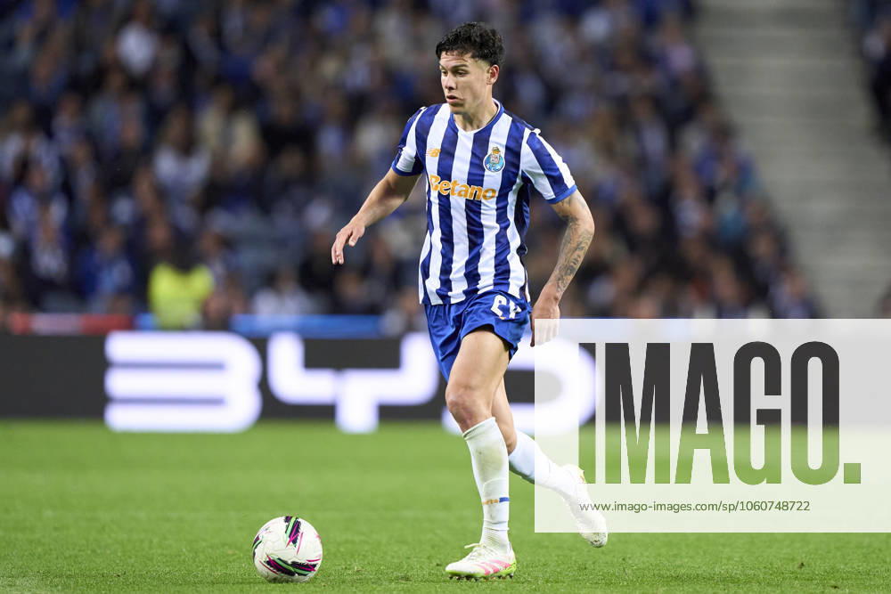 FC Porto v Lisboa e Benfica - Liga Portugal Betclic Nehuen Perez of FC Porto plays during the Liga Portugal Betclic match between FC Porto and SL Benfica at Estadio Do Dragao in Porto, Portugal, on April 6, 2025. Porto Porto Portugal