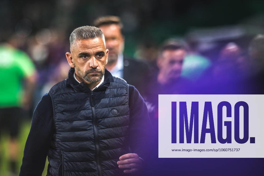 Rui Borges, coach of SC Braga in action during the Liga Portugal Betclic match between Sporting Clube de Portugal and Sporting Clube de Braga at Estadio Jose Alvalade in Lisbon. Lisbon Portugal - ZUMAs197 20250407_aaa_s197_158