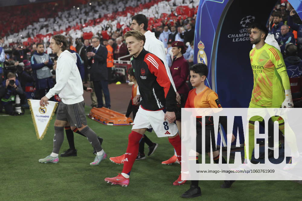 Luka Modric of Real Madrid and Martin Odegaard of Arsenal enter to the field during the UEFA Champions League 2024 25 Quarter Final First Leg match between Arsenal FC and Real Madrid C.F. at Arsenal Stadium on April 08, 2025 in London, England. London UNITED KINGDOM - ZUMAa181 20250408_zaa_a181_086