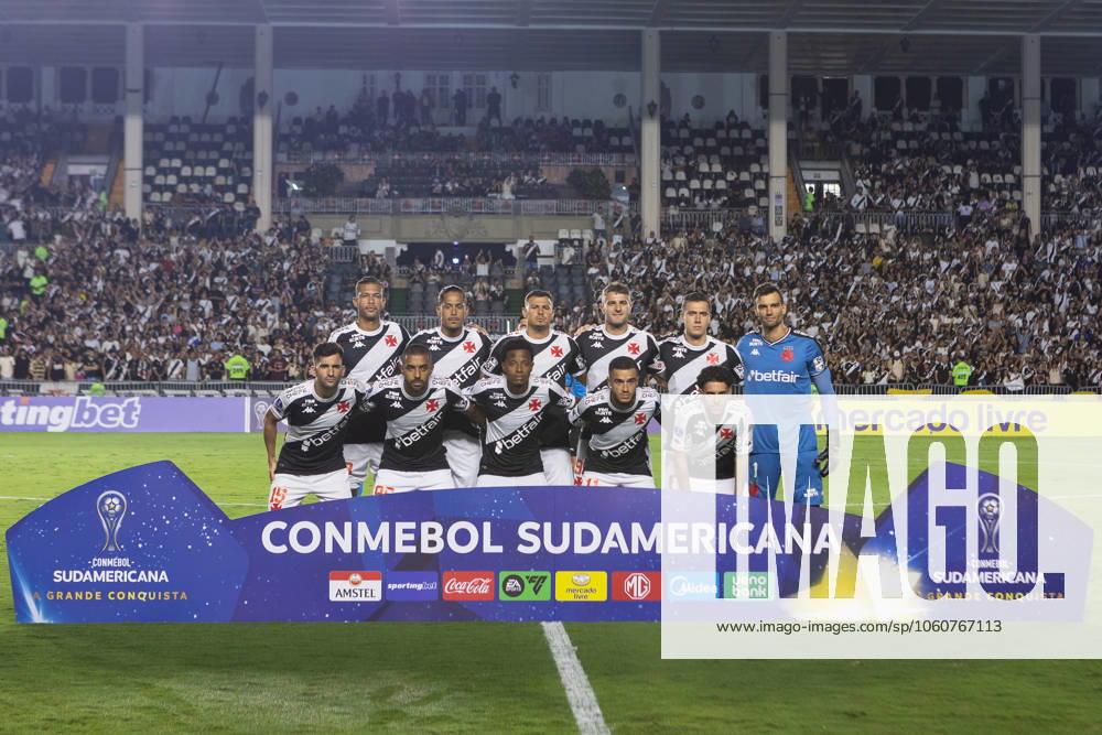 Rio de Janeiro, Rio de Janeiro, BRA: RIO DE JANEIRO, BRAZIL - APRIL 08: Players of Vasco da Gama pose for a photo prior the match between Vasco da Gama and Puerto Cabello as part of Copa CONMEBOL Sudamericana 2025 at Sao Januario Stadium on April 08, 2025 in Rio de Janeiro, Brazil. Rio de Janeiro BRA - ZUMAc227 20250408_zsp_c227_033