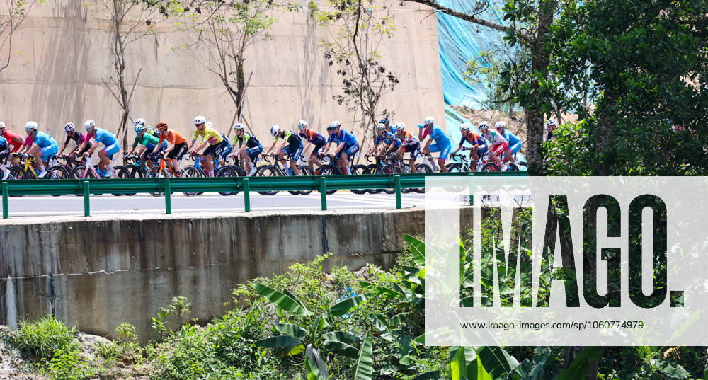 (250409) -- BAOTING, April 9, 2025 -- Cyclists compete during Stage 3 at the 16th Tour of Hainan cycling race from Lingshui to Baoting, south China s Hainan Province, April 9, 2025. ) (SP)CHINA-HAINAN-BAOTING-CYCLING-TOUR OF HAINAN (CN) YangxGuanyu