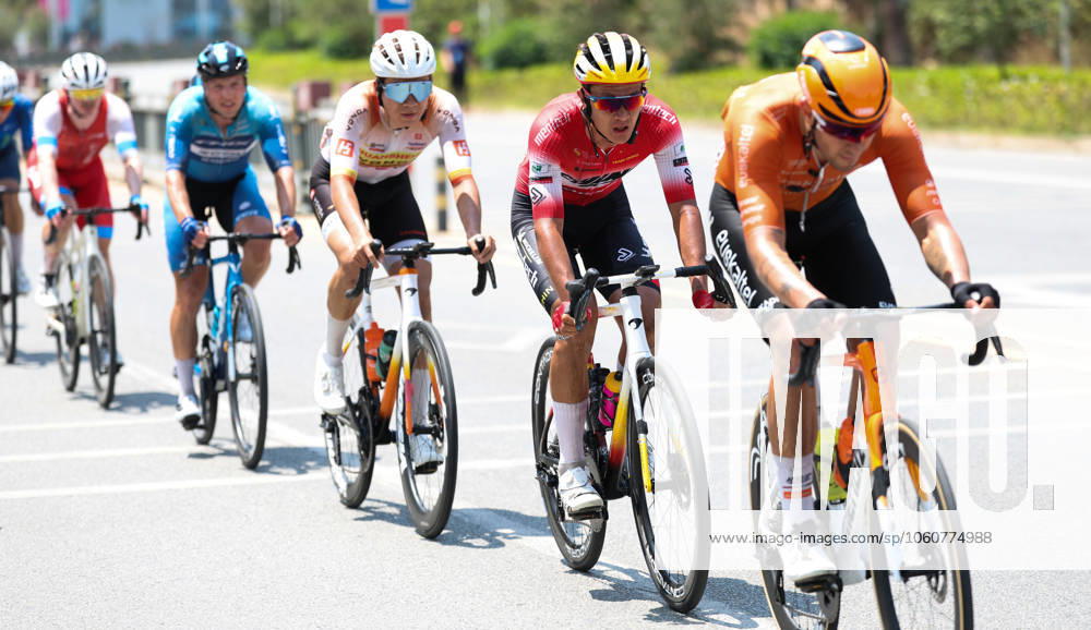 (250409) -- BAOTING, April 9, 2025 -- Cyclists compete during Stage 3 at the 16th Tour of Hainan cycling race from Lingshui to Baoting, south China s Hainan Province, April 9, 2025. ) (SP)CHINA-HAINAN-BAOTING-CYCLING-TOUR OF HAINAN (CN) YangxGuanyu