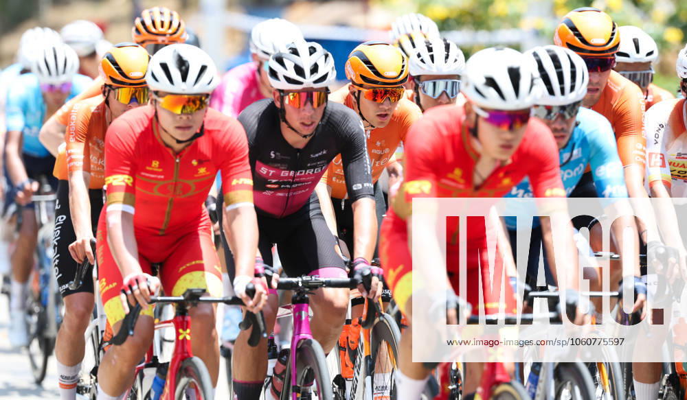 (250409) -- BAOTING, April 9, 2025 -- Cyclists compete during Stage 3 at the 16th Tour of Hainan cycling race from Lingshui to Baoting, south China s Hainan Province, April 9, 2025. ) (SP)CHINA-HAINAN-BAOTING-CYCLING-TOUR OF HAINAN (CN) YangxGuanyu