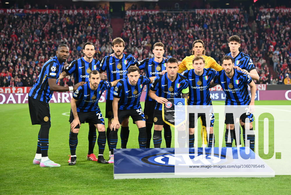 Allianz Arena, Munich, Champions League, FC Bayern München vs Inter Milan , in the picture The Milan team stands together at the group photo Photo by Midori Ikenouchi Hasan Bratic DeFodi Images