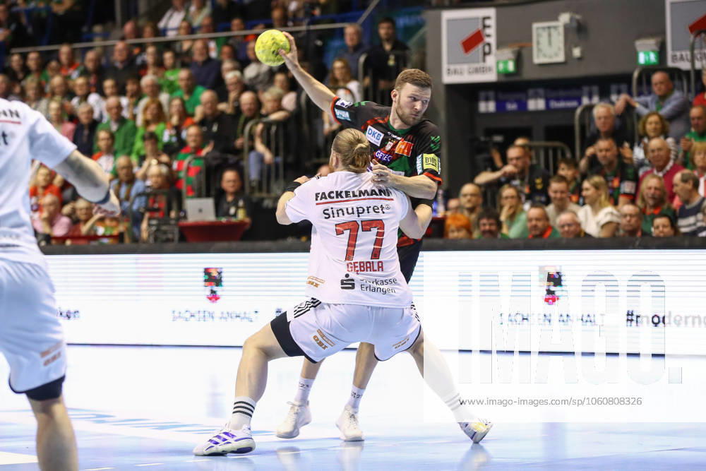 Handball Daikin HBL, SC Magdeburg HC Erlangen, v l Philipp Weber Magdeburg, 20 , Maciej Gebala Erlangen, 77 duel, duel, fight, tackle Magdeburg