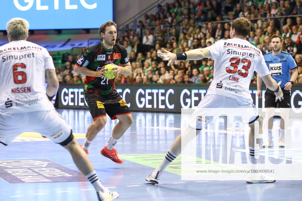 Handball Daikin HBL, SC Magdeburg HC Erlangen, v l Albin Lagergren Magdeburg, 21 , Nikolai Link Erlangen, 33 duel, duel, fight, tackle Magdeburg