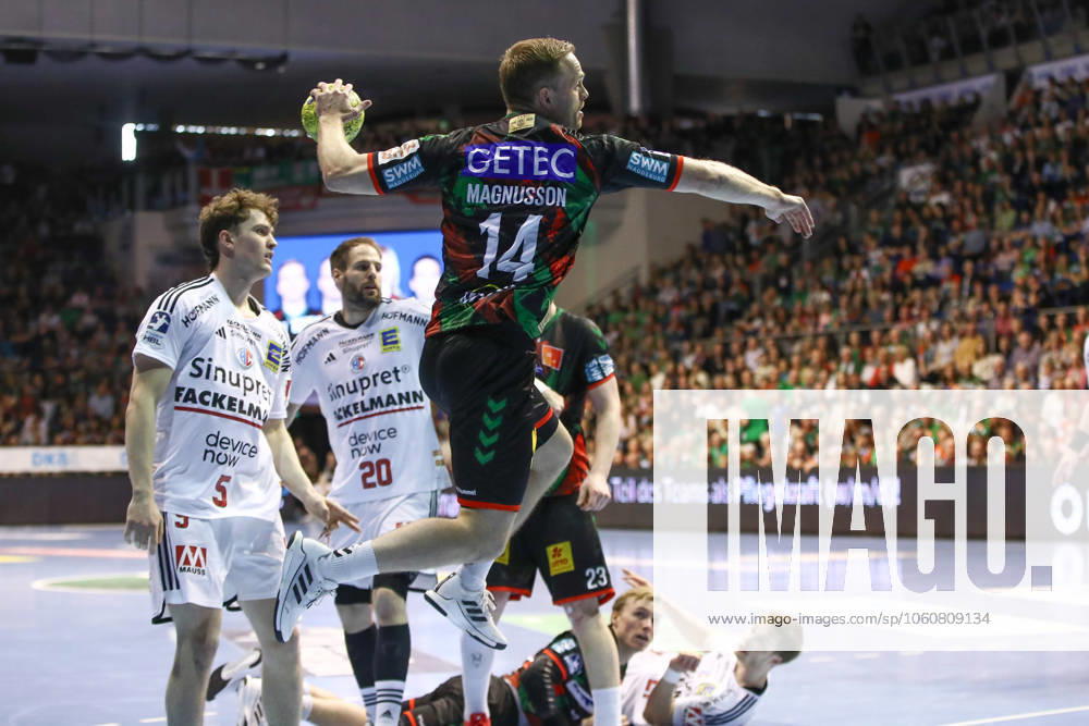 Handball Daikin HBL, SC Magdeburg HC Erlangen, v l Omar Ingi Magnusson Magdeburg, 14 throws goal, Torschuetze, scores goal, Treffer, scores the goal Magdeburg