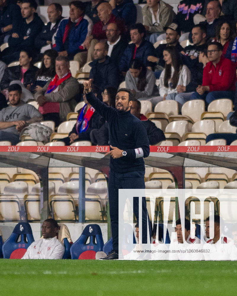 Gil Vicente FC v Vitoria SC - Liga Portugal Betclic CESAR PEIXOTO, head coach of Gil Vicente FC, reacts during the Liga Portugal Betclic 2024 25 match between Gil Vicente FC and Vitoria SC at Estadio Cidade de Barcelos in Barcelos, Portugal, on April 11, 2025. Barcelos Portugal