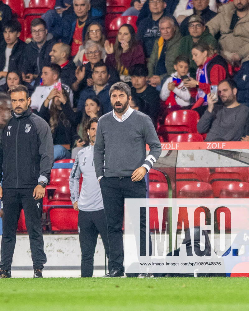 Gil Vicente FC v Vitoria SC - Liga Portugal Betclic Luis Freire, head coach of Vitoria SC, reacts during the Liga Portugal Betclic 2024 25 match between Gil Vicente FC and Vitoria SC at Estadio Cidade de Barcelos in Barcelos, Portugal, on April 11, 2025. Barcelos Portugal