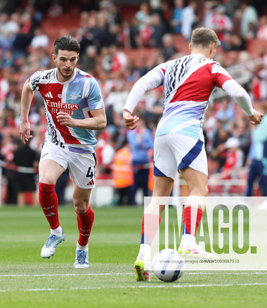 Arsenal v Brentford, London, UK - 12 Apr 2025 Jorginho of Arsenal warms up before the Premier League match between Arsenal and Brentford at Emirates Stadium, Highbury, London on 12 April 2025. London Emirates Stadium London GBR