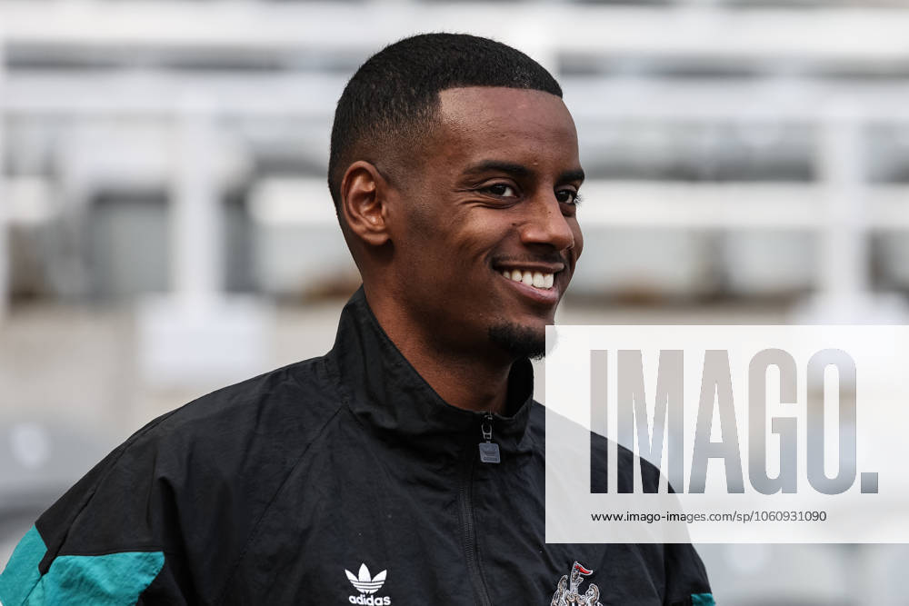 Premier League Newcastle United v Manchester United, ManU Alexander Isak of Newcastle United arrives during the Premier League match Newcastle United vs Manchester United at St. James s Park, Newcastle, United Kingdom, 13th April 2025 (Photo by Mark Cosgrove News Images) Newcastle St. James s Park Tyne and Wear United Kingdom