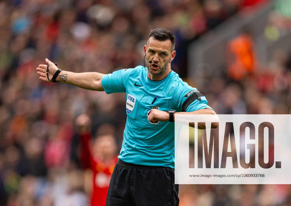 Football - FA Premier League - Liverpool FC v West Ham United FC LIVERPOOL, ENGLAND - Sunday, April 13, 2025: Referee Andrew Madley during the FA Premier League match between Liverpool FC and West Ham United FC at Anfield. (Photo by David Rawcliffe Propaganda) LIVERPOOL Anfield MERSEYSIDE ENGLAND