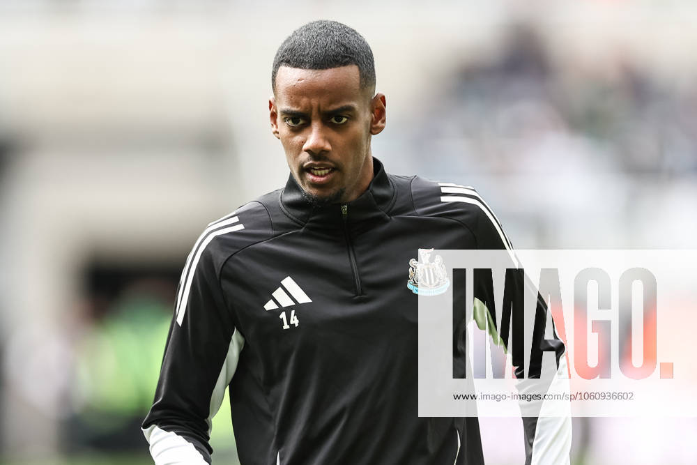 Premier League Newcastle United v Manchester United, ManU Alexander Isak of Newcastle United in the pregame warmup session during the Premier League match Newcastle United vs Manchester United at St. James s Park, Newcastle, United Kingdom, 13th April 2025 (Photo by Mark Cosgrove News Images) Newcastle St. James s Park Tyne and Wear United Kingdom