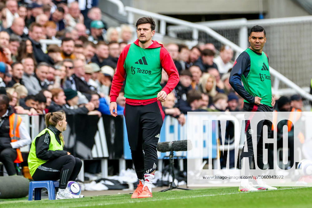 Premier League Newcastle United v Manchester United, ManU Harry Maguire of Manchester United warms up during the Premier League match Newcastle United vs Manchester United at St. James s Park, Newcastle, United Kingdom, 13th April 2025 (Photo by Mark Cosgrove News Images) Newcastle St. James s Park Tyne and Wear United Kingdom