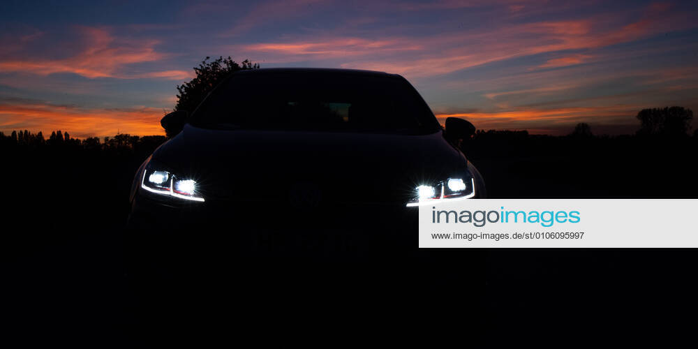 LED spotlights provide more glare in evening traffic EMWE 15 04 2020 Lampertheim LED spotlights provide more glare in evening traffic TG2020-0299