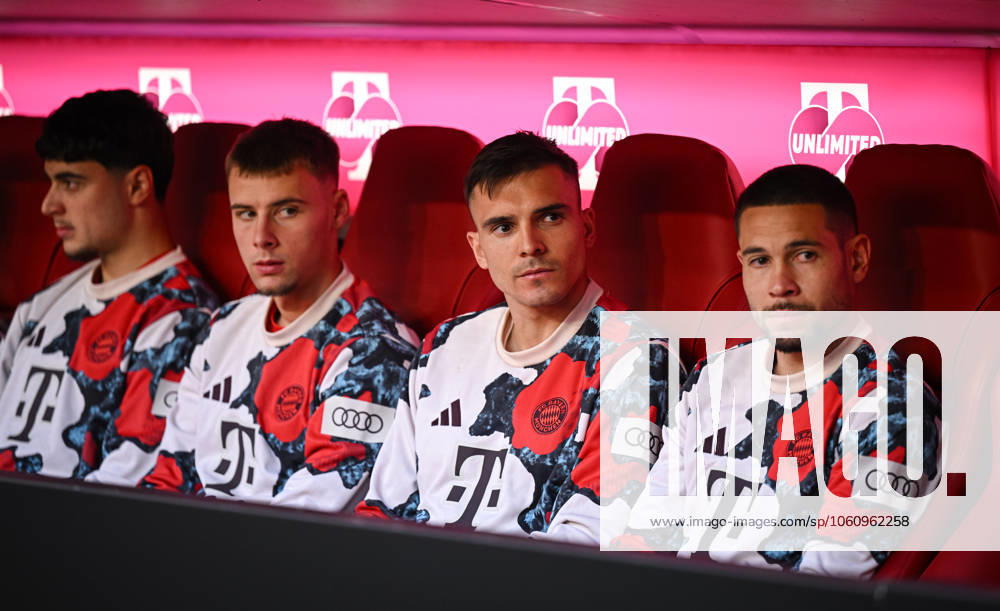 Football 1 Bundesliga Season 2024 2025 29 Matchday FC Bayern Muenchen Borussia Dortmund 12 04 2025 Advertising, Telekom Unlimited Substitutes Aleksandar Pavlovic, Gabriel Vidovic, Joao Palhinha and Raphael Guerreiro from left on the bench