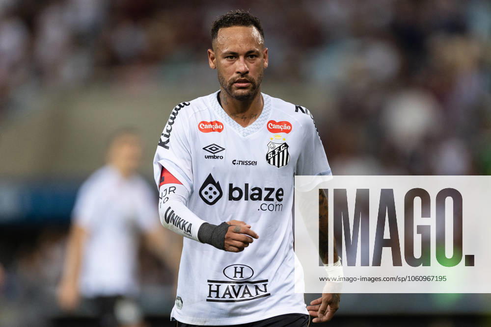 Rio de Janeiro, Rio de Janeiro, BRA: RIO DE JANEIRO, BRAZIL - APRIL 13: NEYMAR JR of Santos looks on during the match between Fluminense and Santos as part of Brasileirao 2025 at Maracana Stadium on April 13, 2025 in Rio de Janeiro, Brazil. Rio de Janeiro BRA - ZUMAc227 20250413_zsp_c227_045