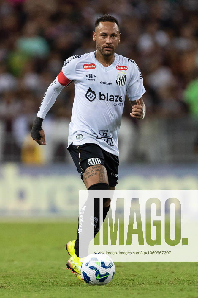 Rio de Janeiro, Rio de Janeiro, BRA: RIO DE JANEIRO, BRAZIL - APRIL 13: NEYMAR JR of Santos controls the ball during the match between Fluminense and Santos as part of Brasileirao 2025 at Maracana Stadium on April 13, 2025 in Rio de Janeiro, Brazil. Rio de Janeiro BRA - ZUMAc227 20250413_zsp_c227_051