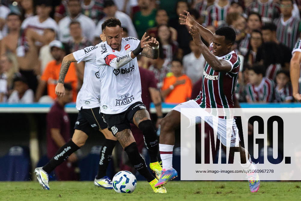 Rio de Janeiro, Rio de Janeiro, BRA: RIO DE JANEIRO, BRAZIL - APRIL 13: NEYMAR JR of Santos controls the ball during the match between Fluminense and Santos as part of Brasileirao 2025 at Maracana Stadium on April 13, 2025 in Rio de Janeiro, Brazil. Rio de Janeiro BRA - ZUMAc227 20250413_zsp_c227_054