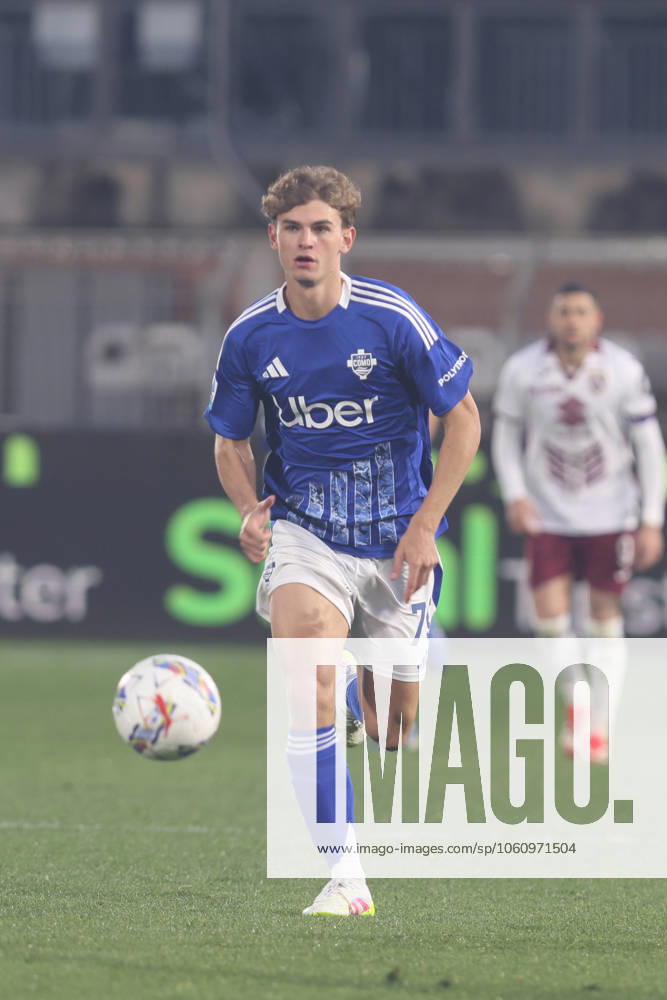 ComoÕs Como 1907 s Nico Paz in action during the Serie A Enilive 2024 2025 soccer match between Como and Torino at the Giuseppe Sinigaglia stadium in Como, north Italy - Saturday April 13 2025 - Soccer.