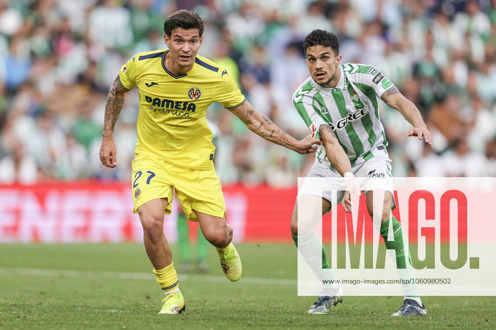 ESP: Real Betis - Villarreal CF. La Liga EA Sports. Date 31 Arnau Sola of Villarreal CF and Marc Bartra of Real Betis during the La Liga EA Sports, date 31 between Real Betis and Villarreal CF played at Benito Villamarin Stadium on April 13, 2024 in Sevilla, Spain. kpng